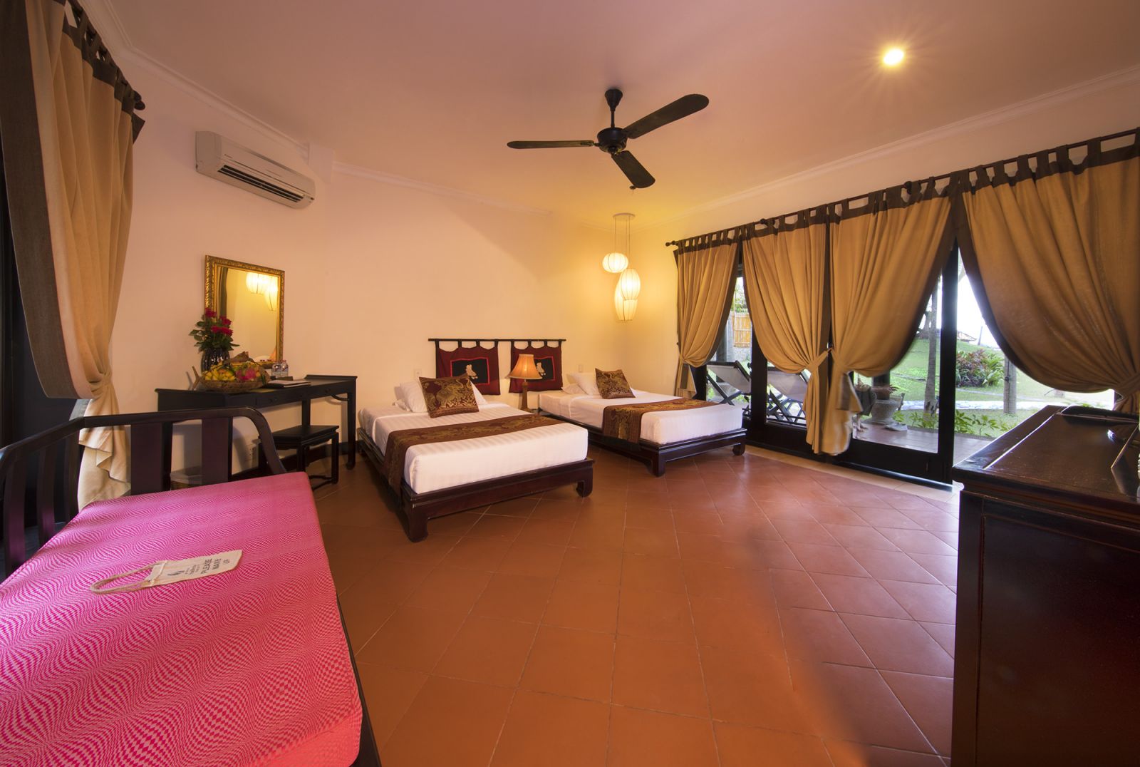 BUNGALOW HƯỚNG VƯỜN