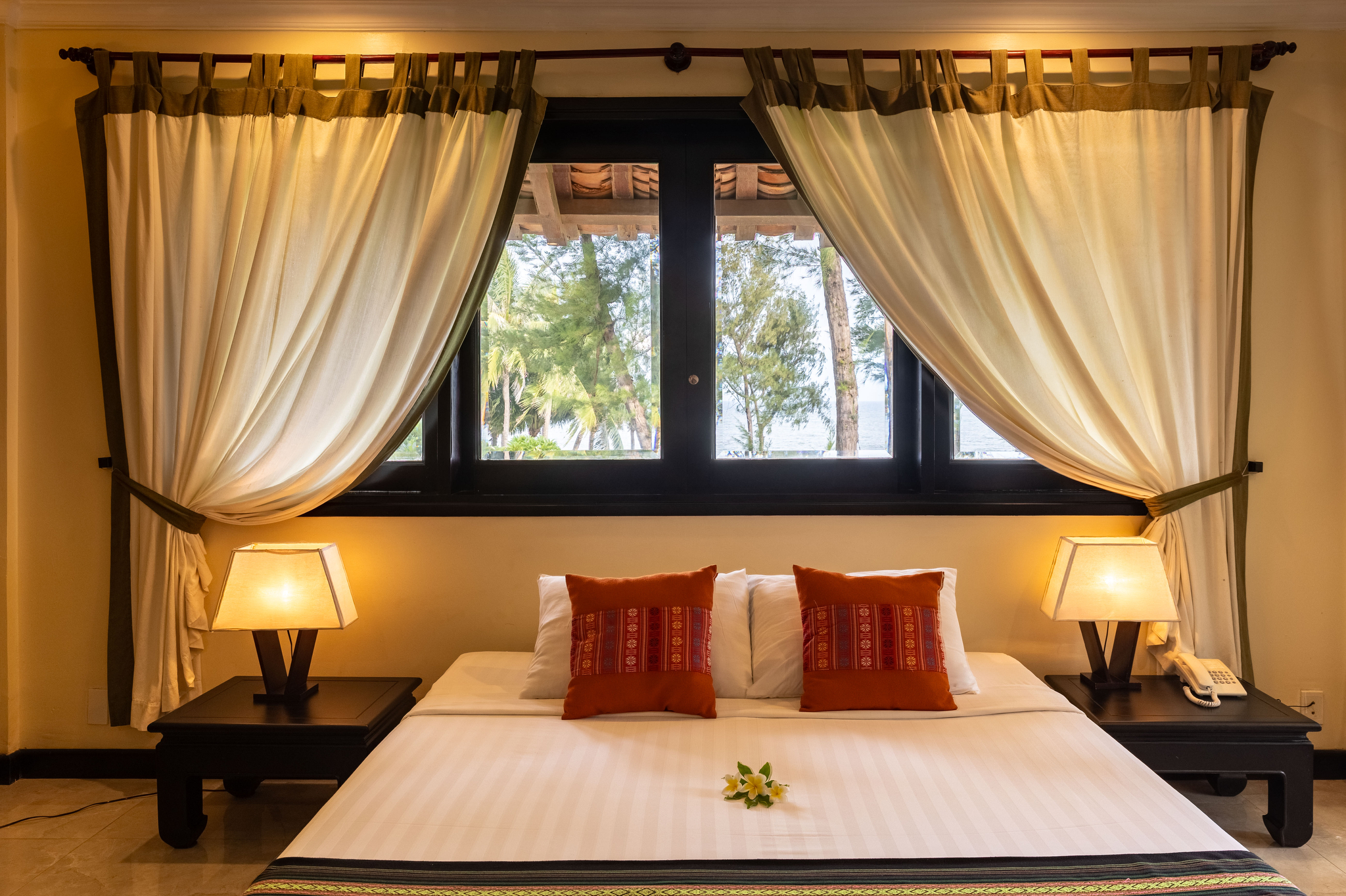 PHÒNG DELUXE HƯỚNG BIỂN