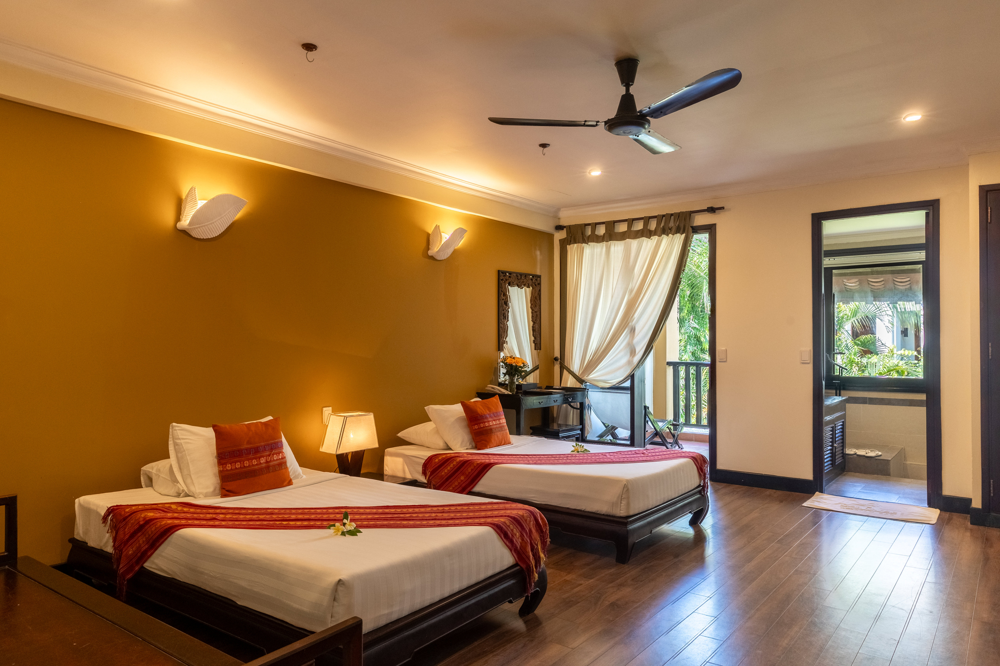 PHÒNG DELUXE HƯỚNG MỘT PHẦN / KHÔNG HƯỚNG