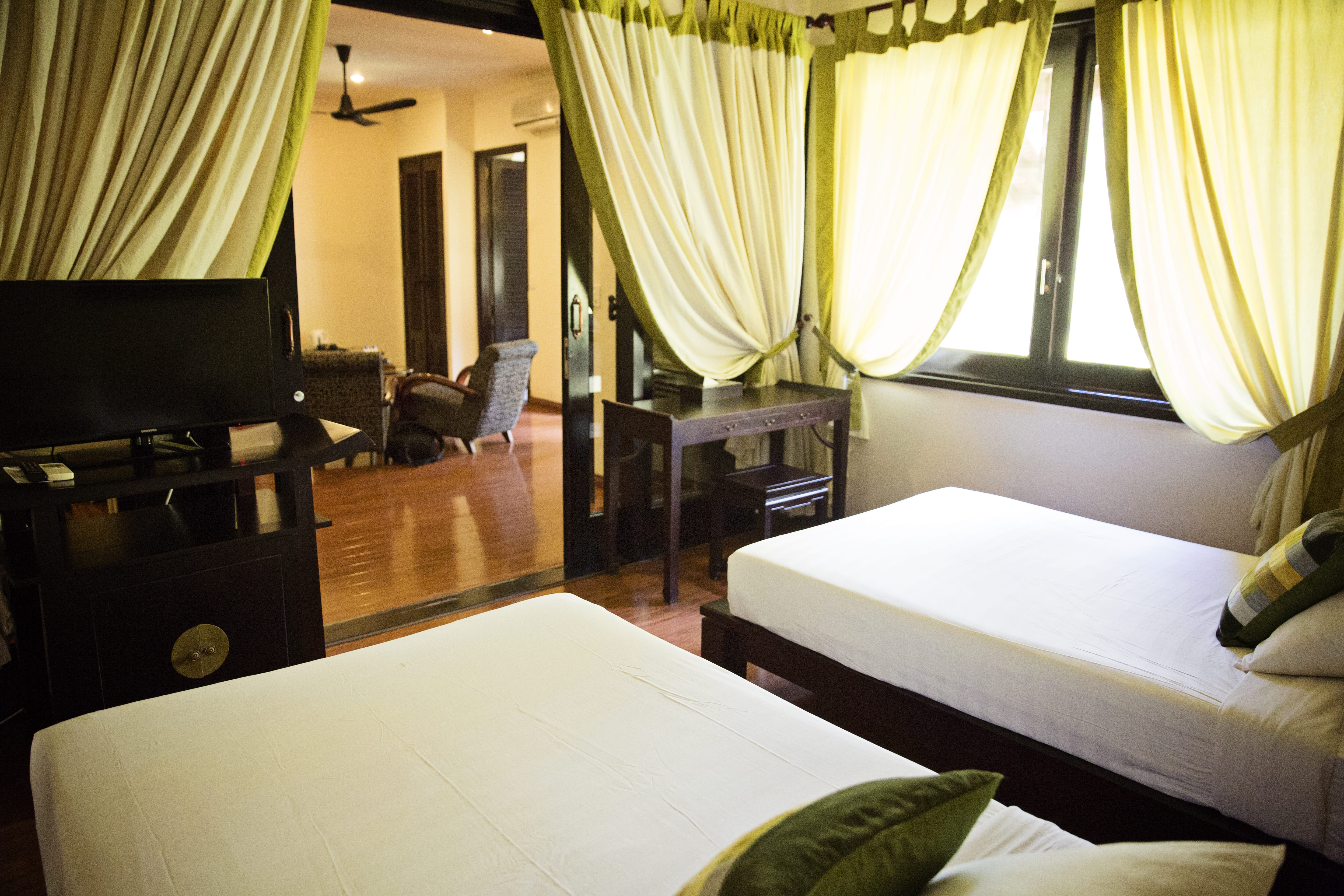 PHÒNG DELUXE GIA ĐÌNH HƯỚNG MỘT PHẦN/KHÔNG HƯỚNG